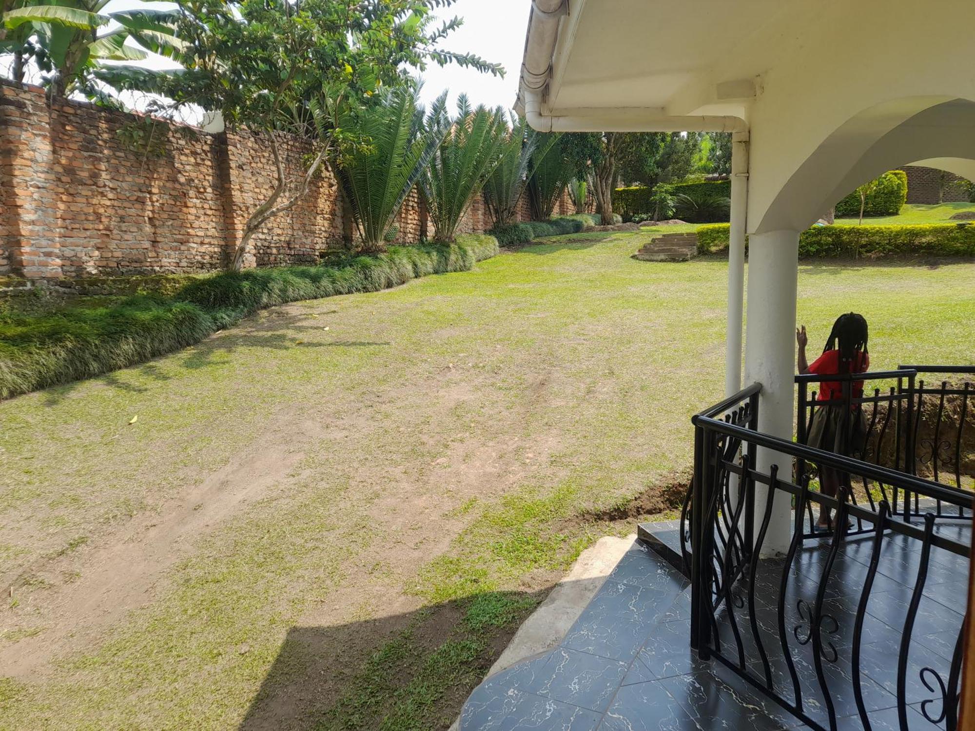 Maasai Villa Backpackers Home Fort Portal Exterior photo