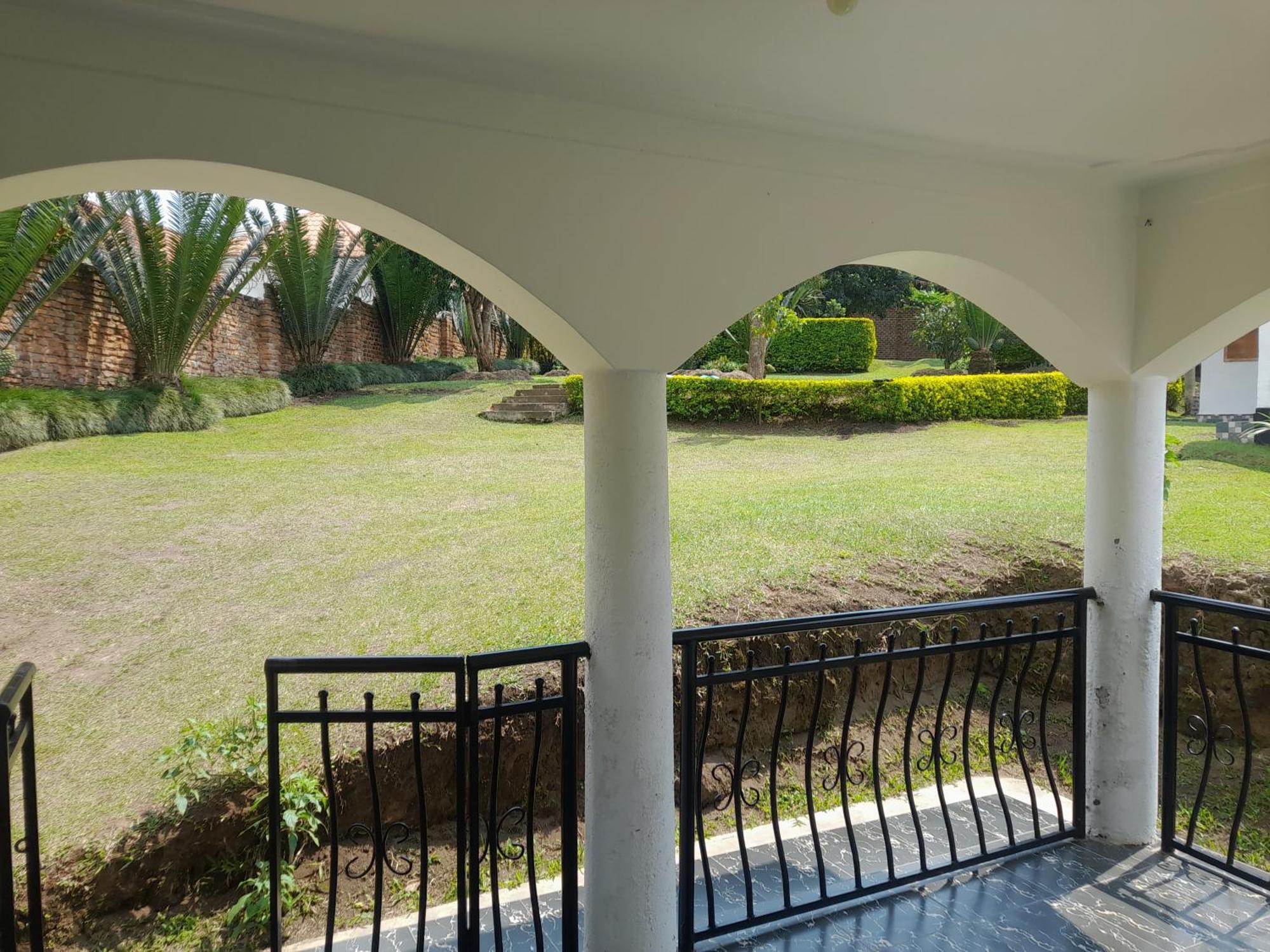 Maasai Villa Backpackers Home Fort Portal Exterior photo