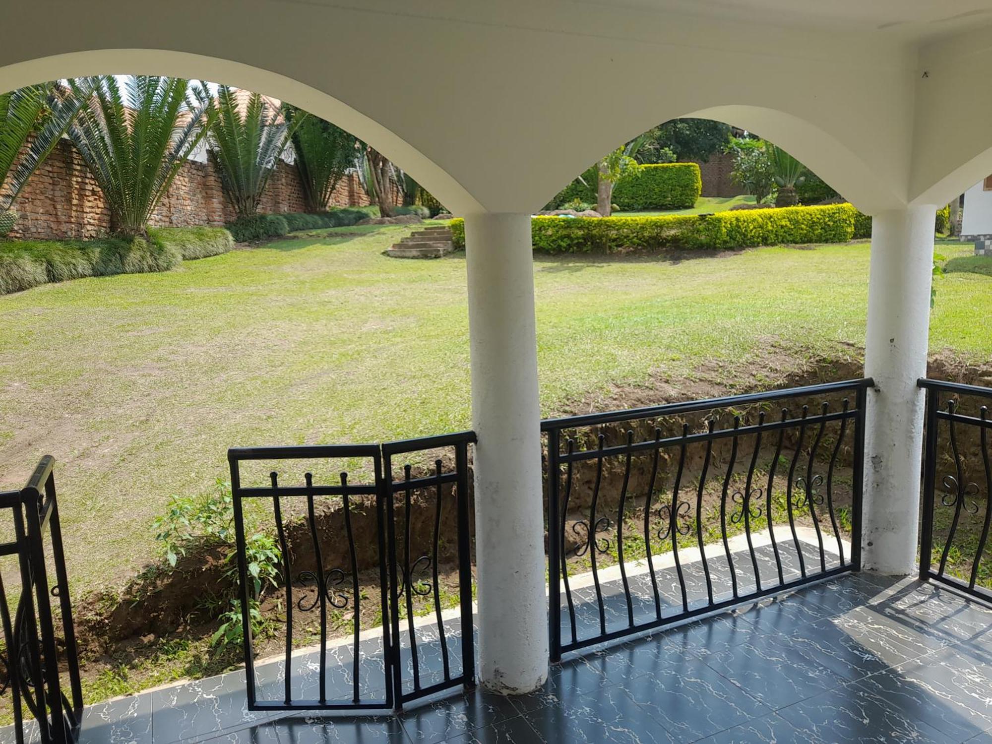 Maasai Villa Backpackers Home Fort Portal Exterior photo